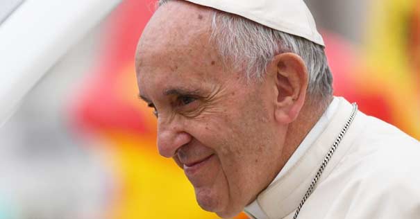 papa francisco sonrie dios salva todos sus hijos oveja perdida