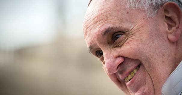 papa francisco sonrisa mirada tierna