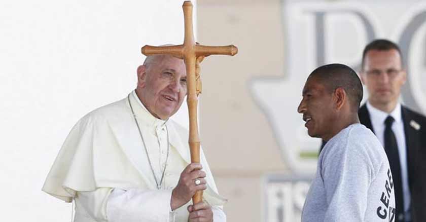 papa francisco sostiene baculo preso experimentado infierno puede ser profeta