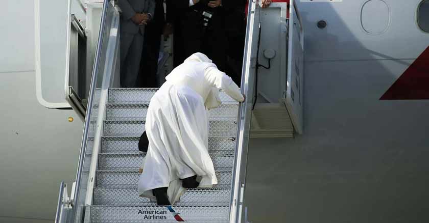 papa francisco tropezones avion visita filadelfia temor fieles