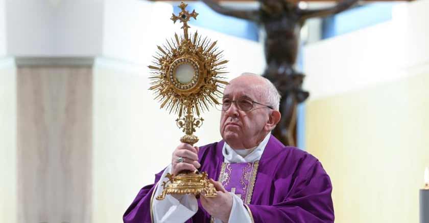 papa francisco vaticano confirma que el santo padre no tiene coronavirus covid 