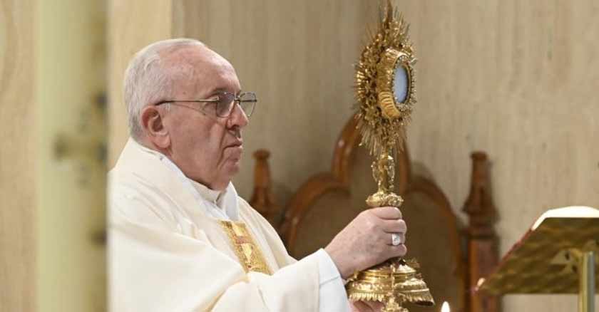 papa francisco vivir la fe sin los sacramentos es peligroso en la iglesia