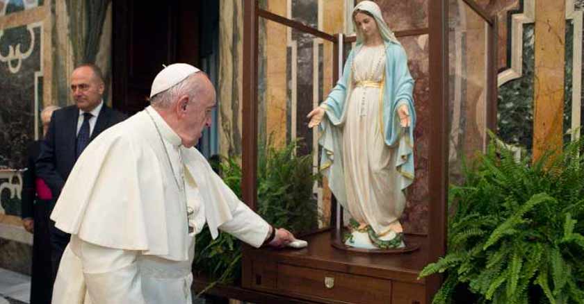 pope francis mary prayer
