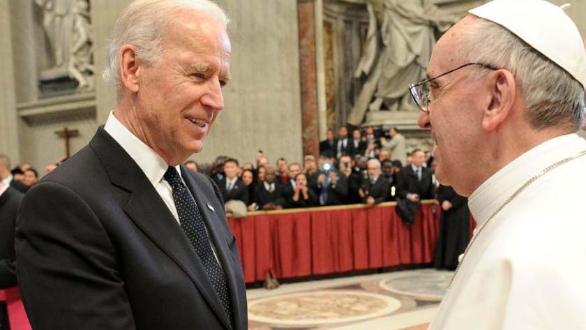 presidente joe biden asegura que papa francisco autoriza seguir recibiendo la comunion