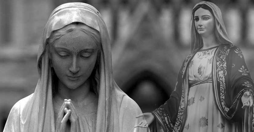 dos estatuas de la virgen maria en blanco y negro 