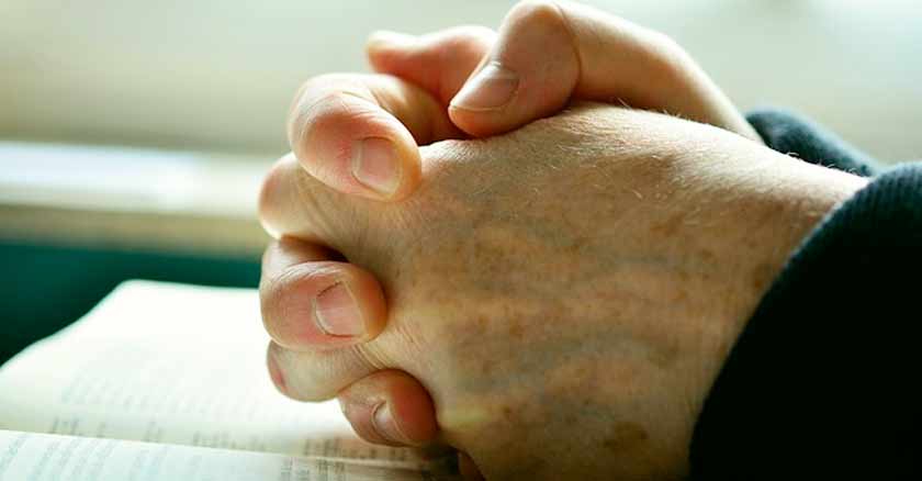 letanias de la humildad sanar soberbia orando manos juntas