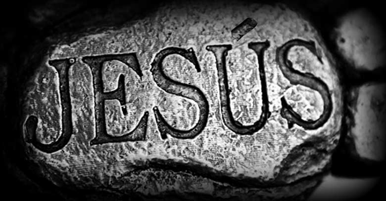 oracion santo nombre de jesus grabado en piedra
