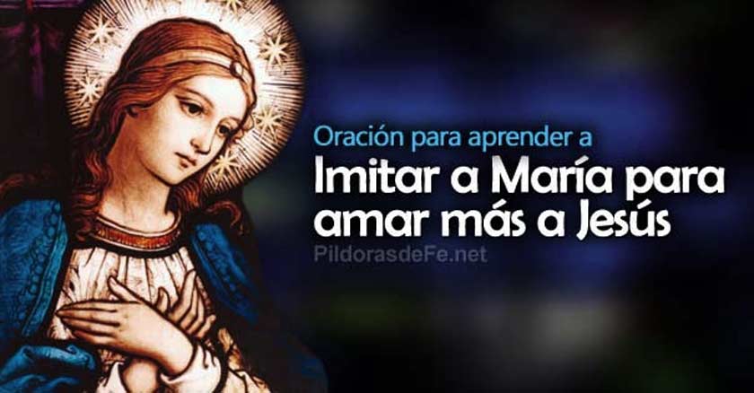 virgen maria con los brazos cruzados oracion fondo azul