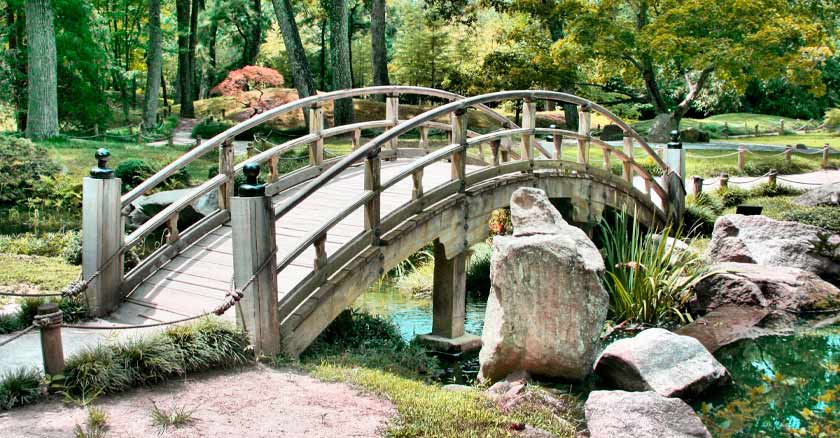 construir puentes madera sobre rio parque