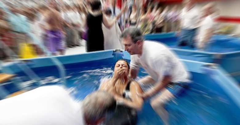 testigos de jehova bautismo por inmersion piscina